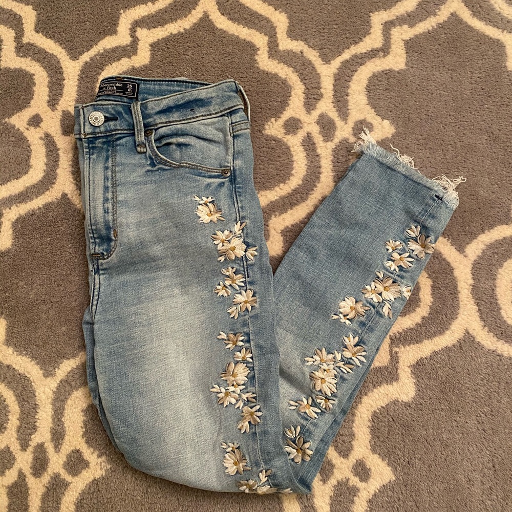 Abercrombie & Fitch Flower Jeans